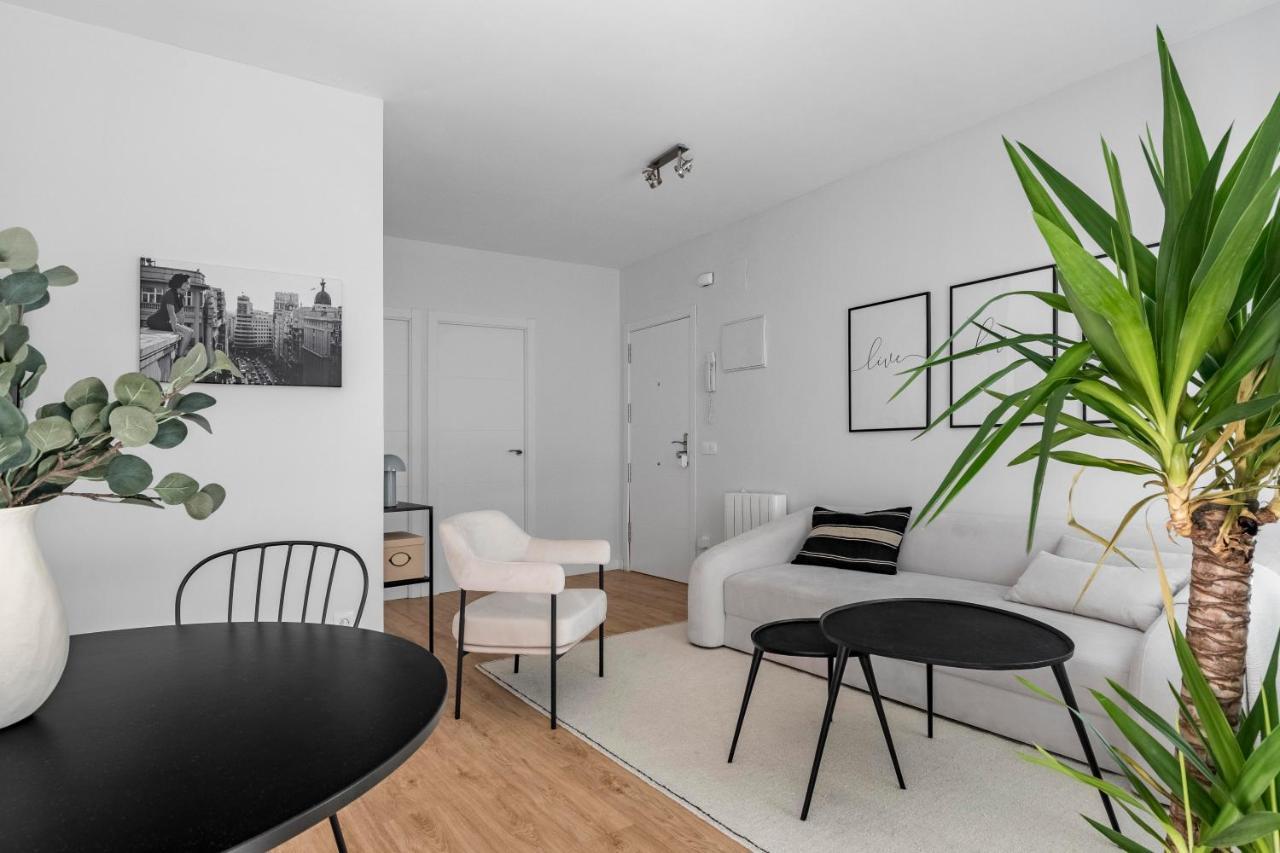 Cozy 2 Bedroom Apartment With Patio Madrid Exteriér fotografie