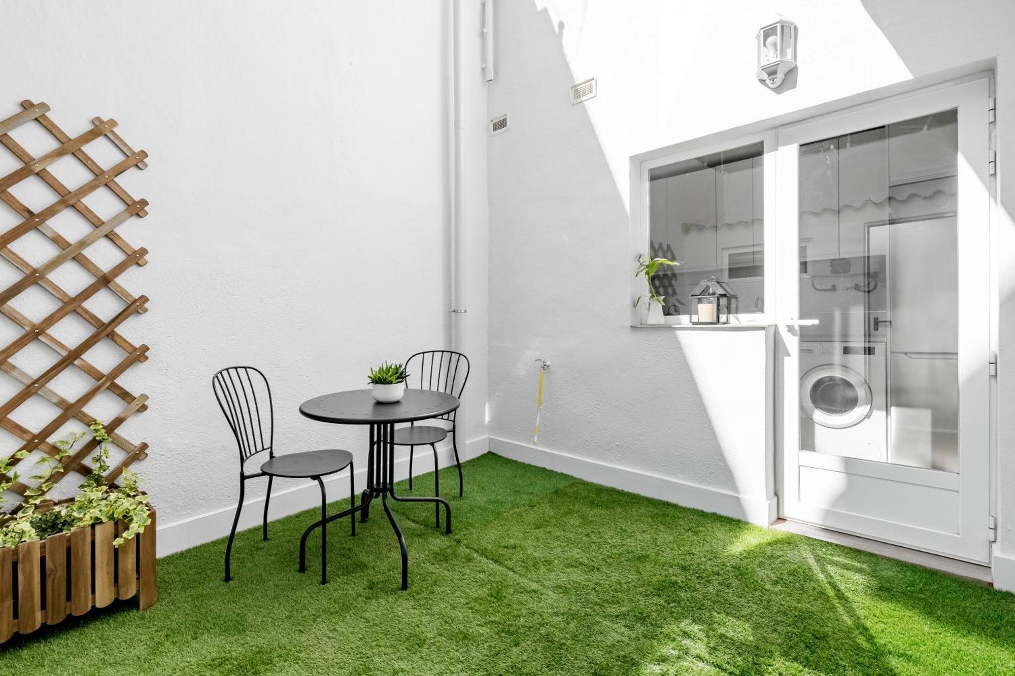 Cozy 2 Bedroom Apartment With Patio Madrid Exteriér fotografie